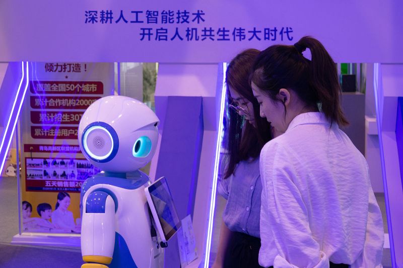 语音智能机器人：将科技融入生活的智慧伙伴