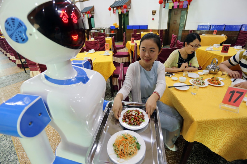 社交机器人具体应用和场景：探索人与机器智能的未来